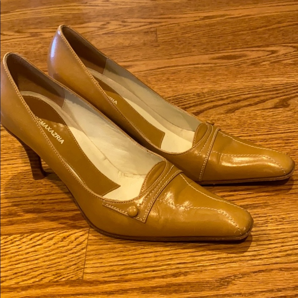 BCBG Max Azria Pointy toe pumps